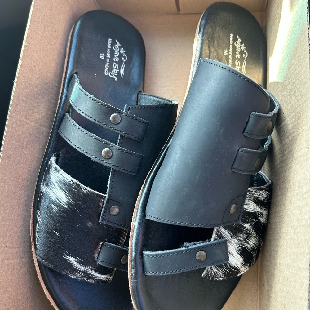 AGAVE SKY COWHIDE SANDALS